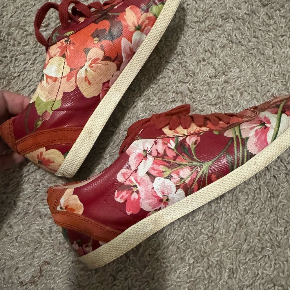 Gucci Women's Floral Red Sneakers - Picture 2 of 9